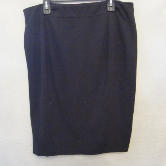 CATO Rayon Spandex Black Women's 18/20W Skirt Knee Length with Slit - Picture 2 of 5